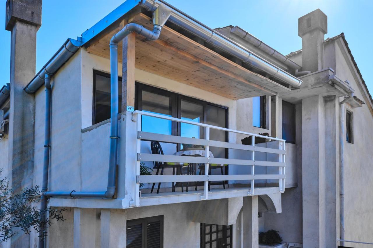 Apartments Mirella Mali Lošinj Екстериор снимка