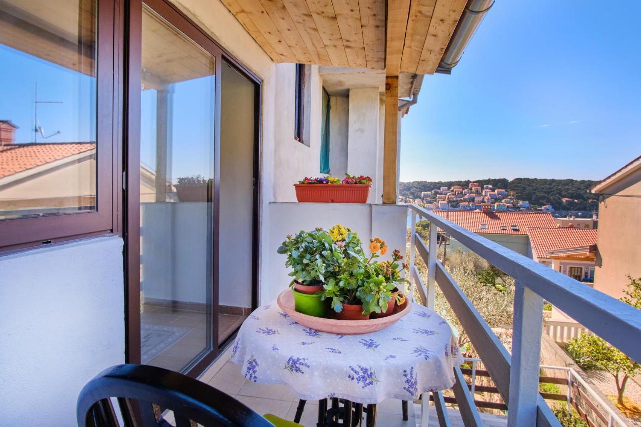 Apartments Mirella Mali Lošinj Екстериор снимка
