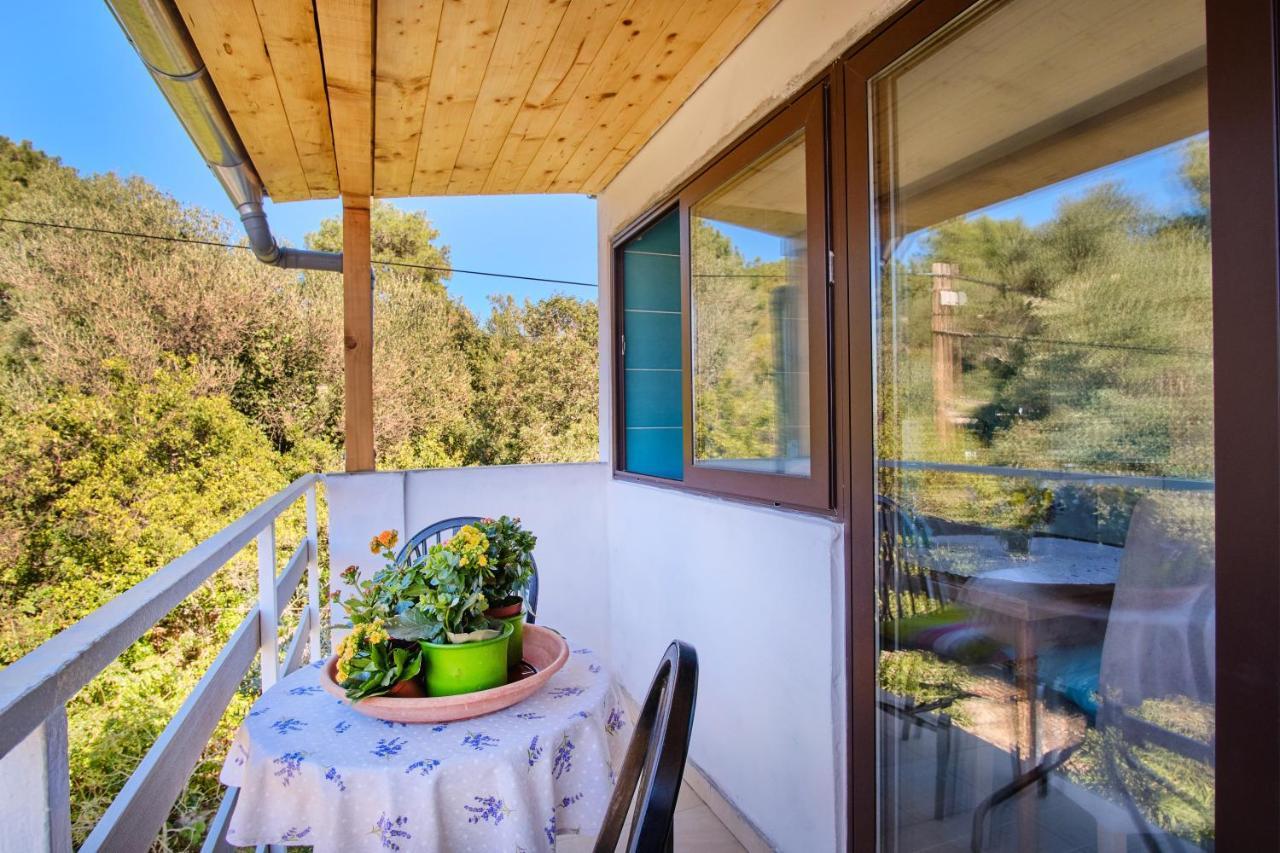 Apartments Mirella Mali Lošinj Екстериор снимка